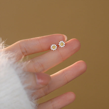 S925 pure silver daisy stud earrings