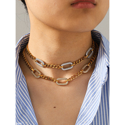 Coarse chain necklace with full diamonds