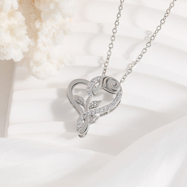 Heart-shaped rose necklace