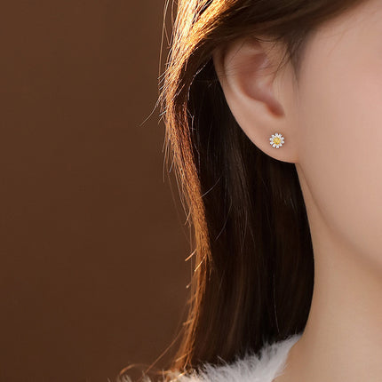 S925 pure silver daisy stud earrings