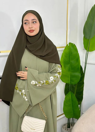 Green Long-Sleeved Loose Robe with Zipper Design and Elegant Embroidered Arabic Dress