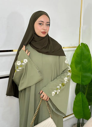 Green Long-Sleeved Loose Robe with Zipper Design and Elegant Embroidered Arabic Dress